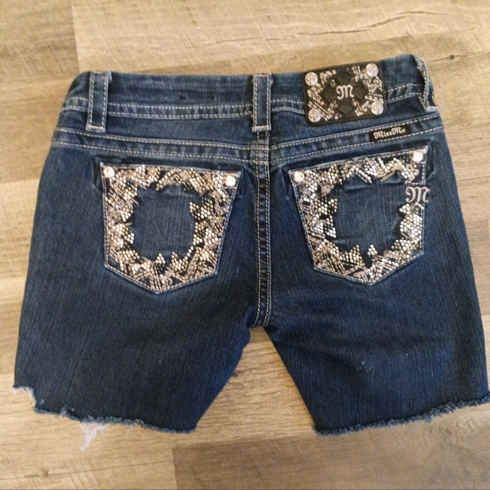 Miss Me Bling Rhinestone Denim Shorts Size 27 Y2K Western ✨